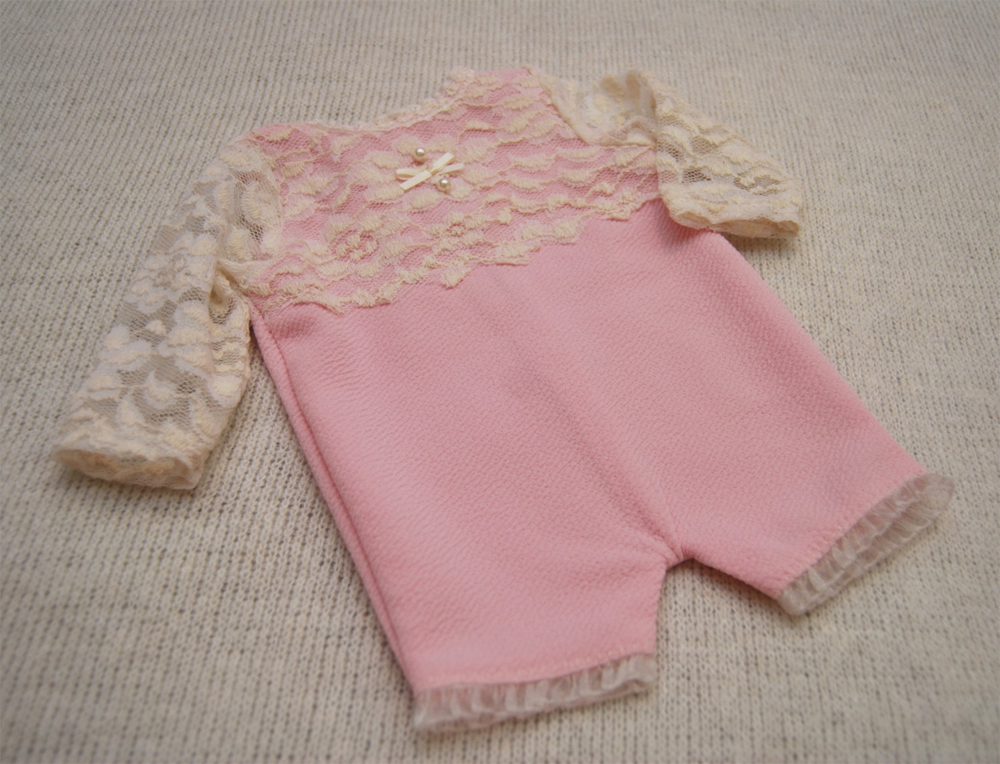 Newbornドレス☆愛らしいレースの長袖ロンパース ベビーピンク
