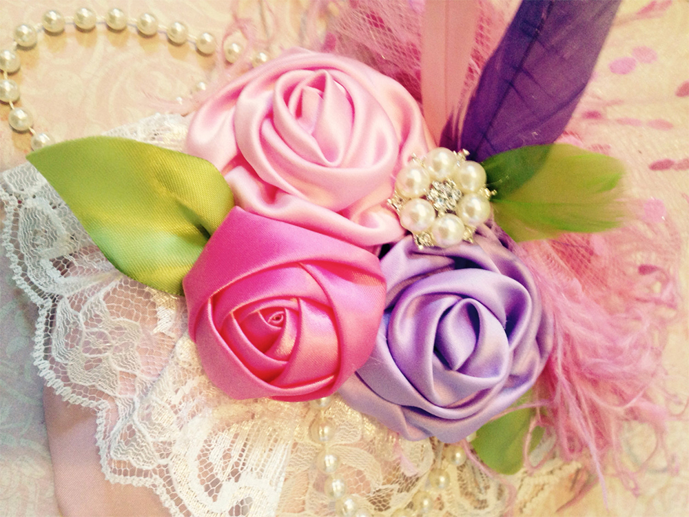 カラフル薔薇咲く☆パステルカラーの巻き薔薇とフェザーのティアドロップハット