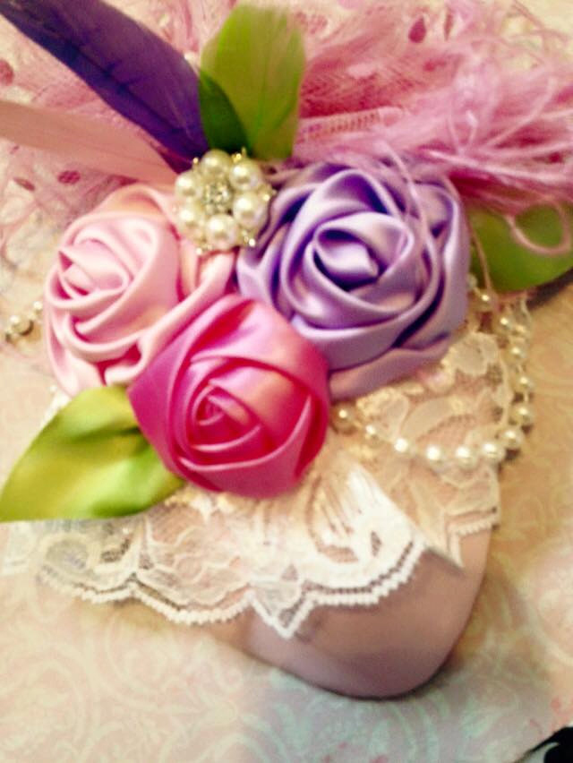 カラフル薔薇咲く☆パステルカラーの巻き薔薇とフェザーのティアドロップハット