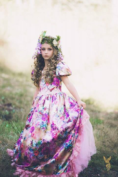 後姿華やかな花のドレス「Back Bustle Floral Couture Girls Dress」 2歳から12歳