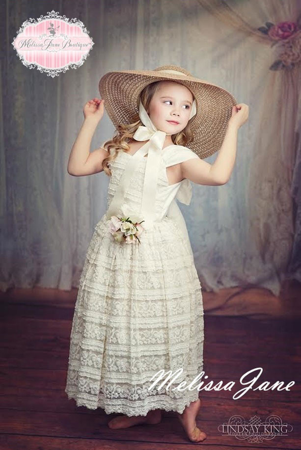 クリームアイボリーのレースフラワードレス「Cream Ivory Lace Flower Girl Dress」2歳から8歳