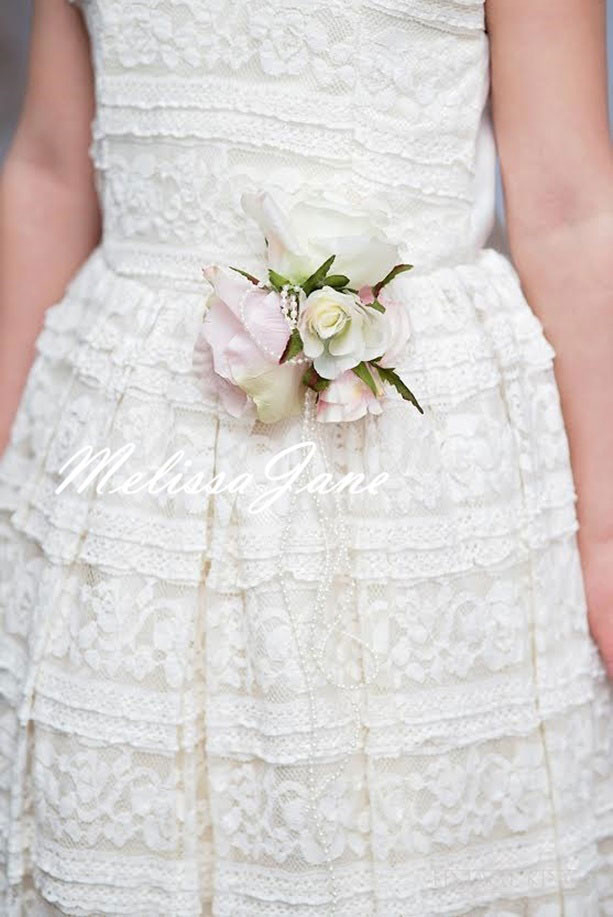 クリームアイボリーのレースフラワードレス「Cream Ivory Lace Flower Girl Dress」2歳から8歳