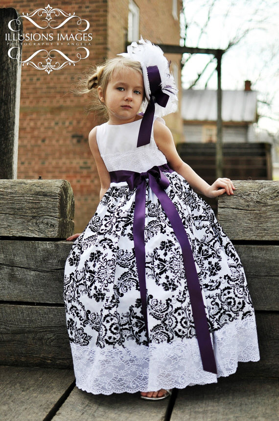レースタッチのダマスクドレス「Damask Girls Dress with a Touch of Lace」2歳から12歳