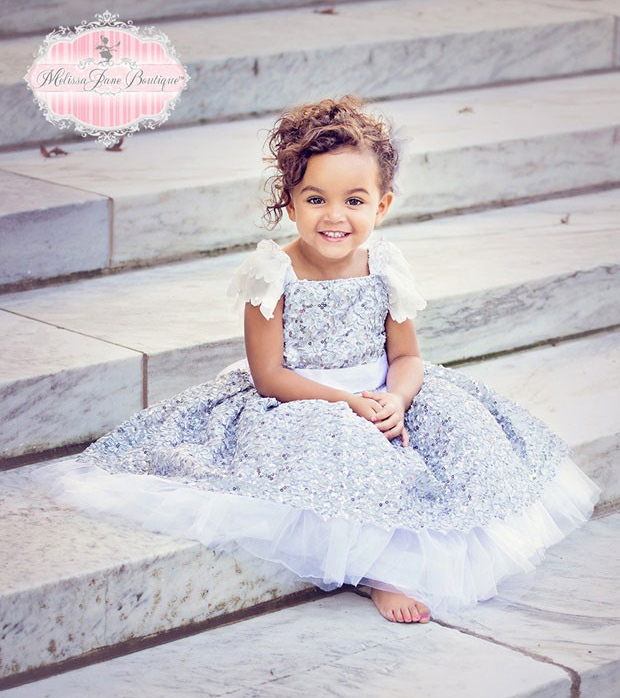 ディヴァイン とてもかわいい銀色のドレス「Devine So Pretty Silver Girls Dress」1歳から6歳