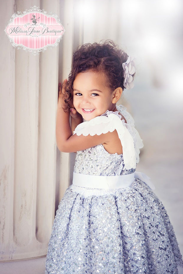 ディヴァイン とてもかわいい銀色のドレス「Devine So Pretty Silver Girls Dress」1歳から6歳