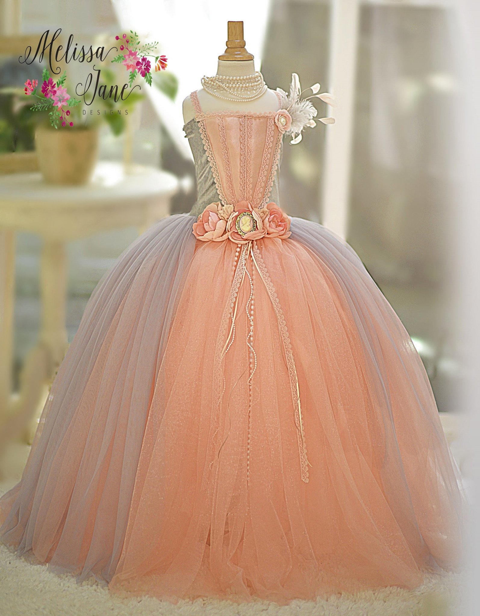 神聖な公爵夫人のドレス「Duchess Divine Flower Girl Dress」1歳から14歳