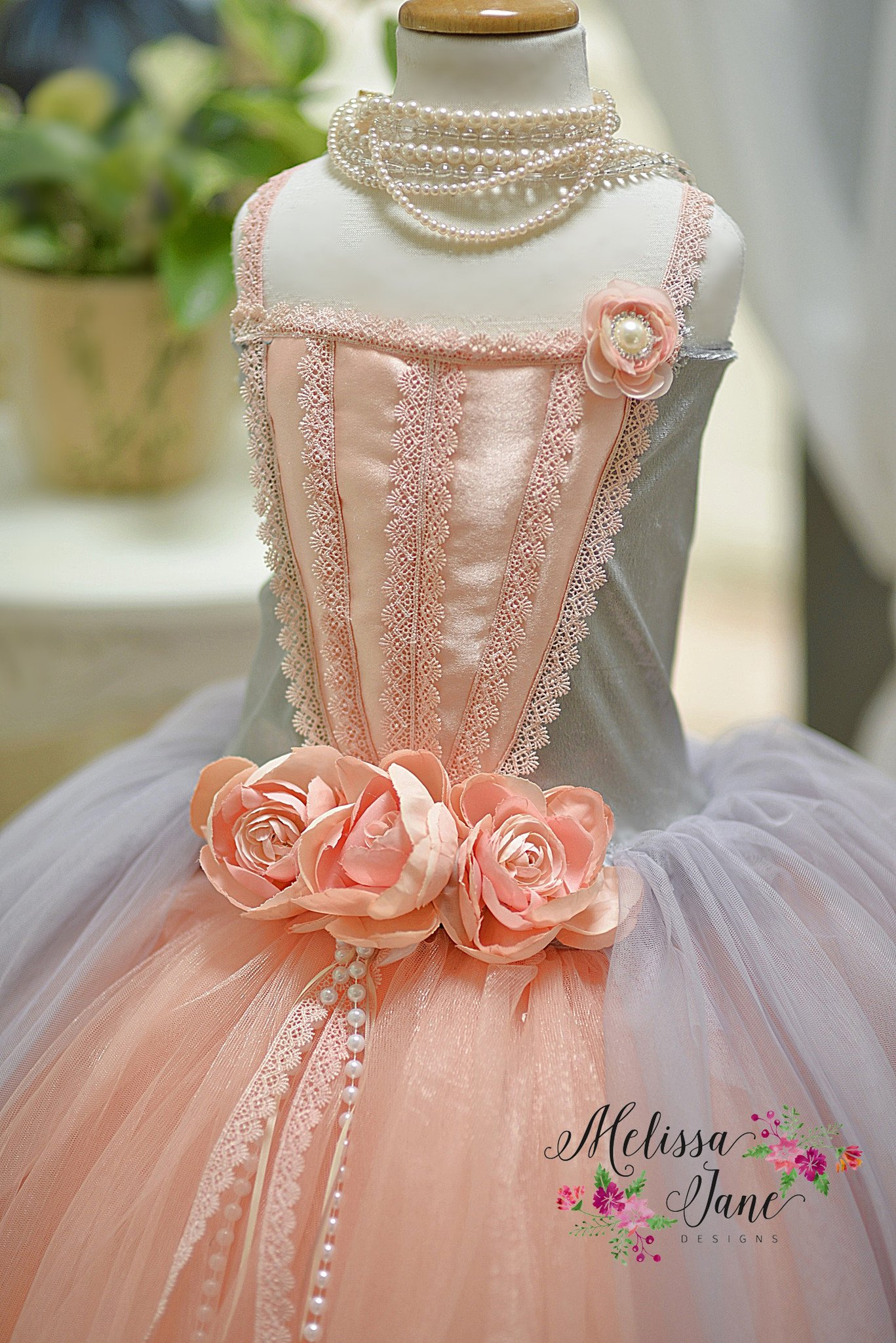 神聖な公爵夫人のドレス「Duchess Divine Flower Girl Dress」1歳から14歳
