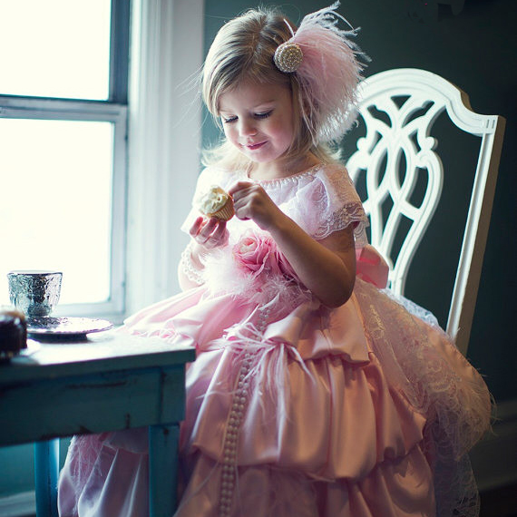 上品なバブルバッスルフラワーガールドレス「Elegant Bubble Bustle Flower Girl Dress」0歳から12歳