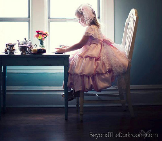 上品なバブルバッスルフラワーガールドレス「Elegant Bubble Bustle Flower Girl Dress」0歳から12歳