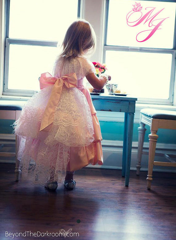 上品なバブルバッスルフラワーガールドレス「Elegant Bubble Bustle Flower Girl Dress」0歳から12歳