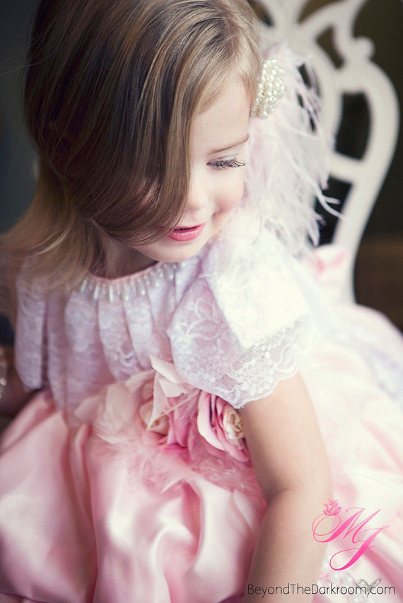 上品なバブルバッスルフラワーガールドレス「Elegant Bubble Bustle Flower Girl Dress」0歳から12歳
