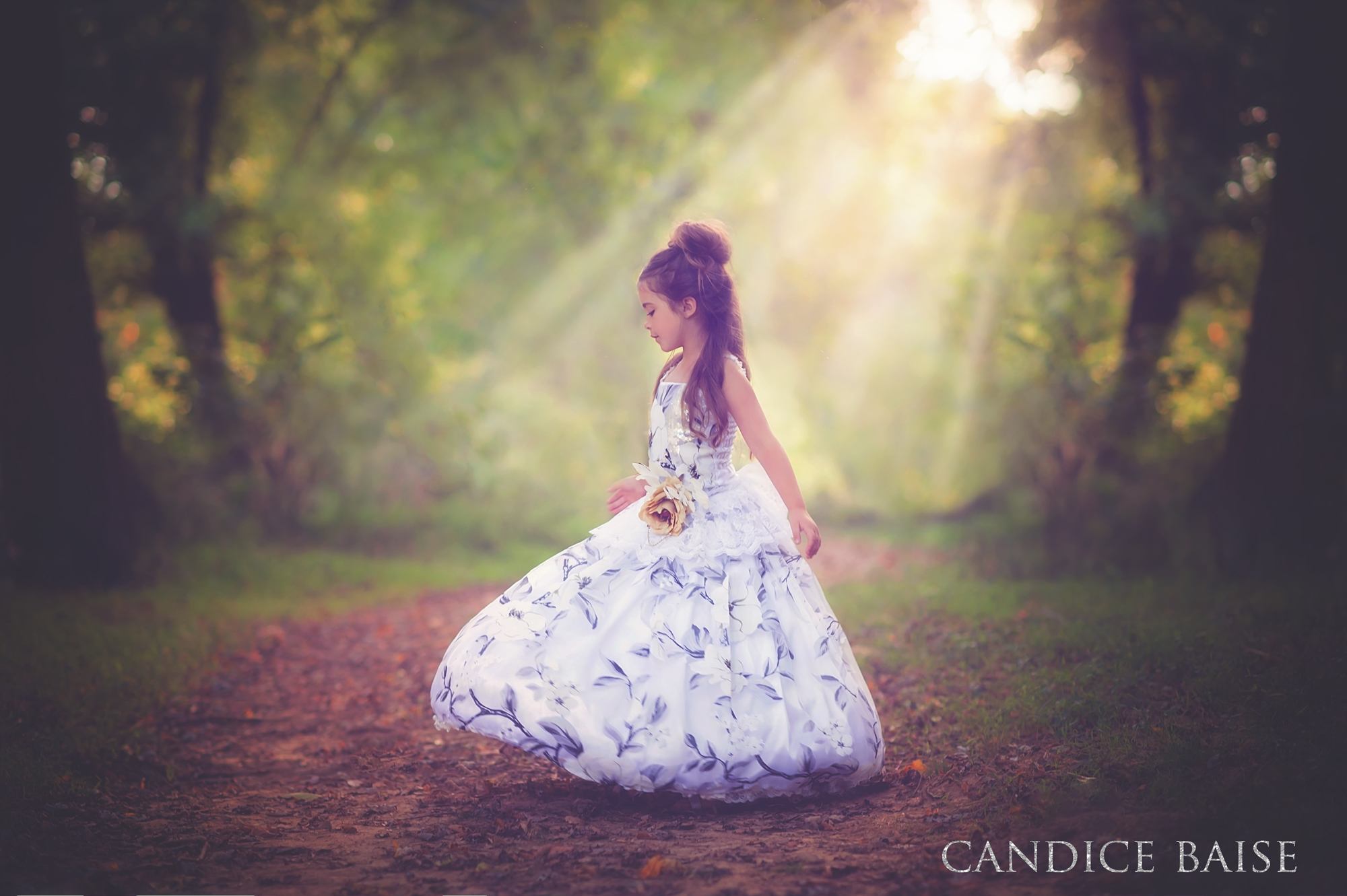 特別な日のための花のドレス「Floral Special Ocassion Girls Dress」3歳から10歳
