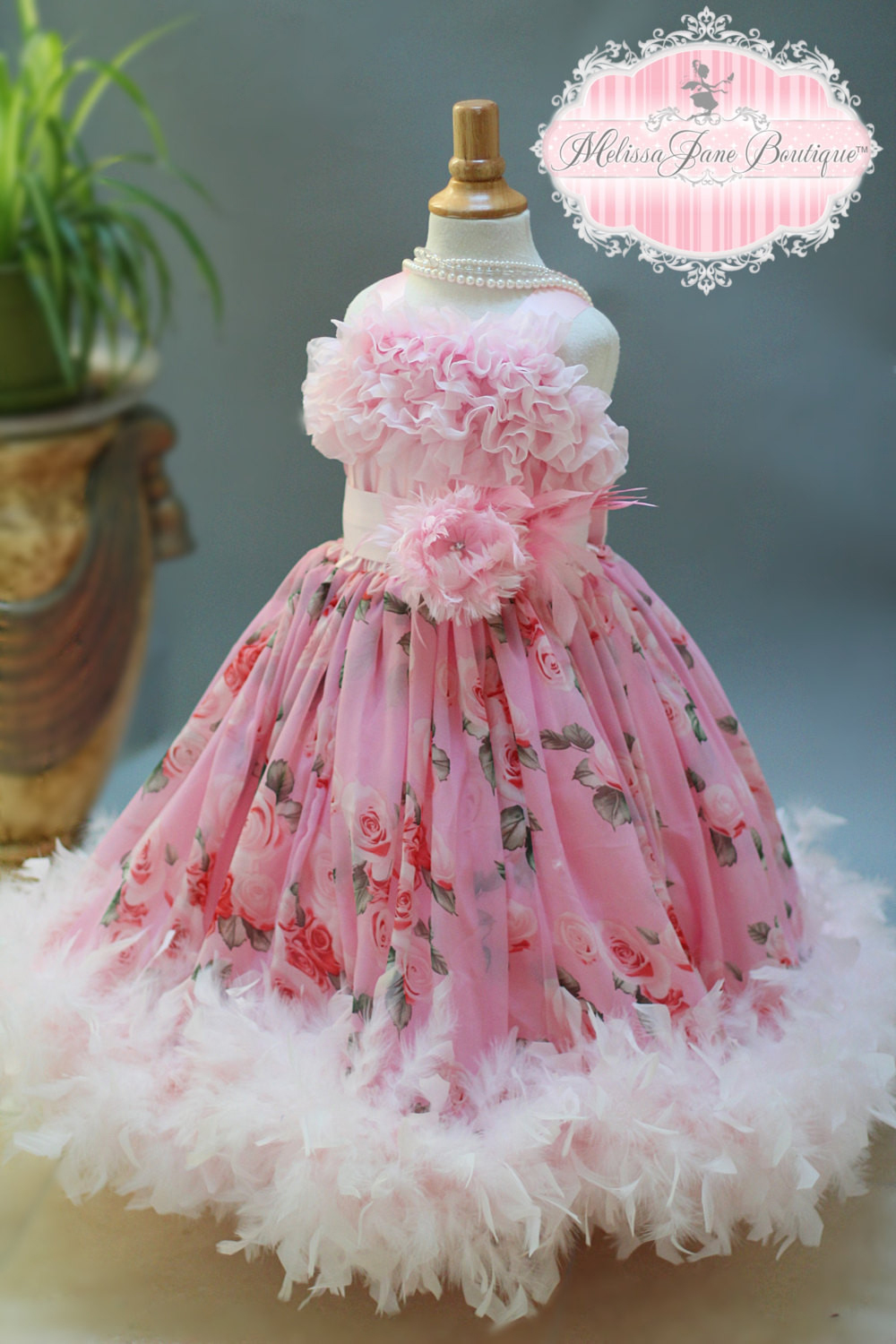 フリルが楽しいフェザードレス「Frilly Fun Girls Feather Dress」1歳から6歳