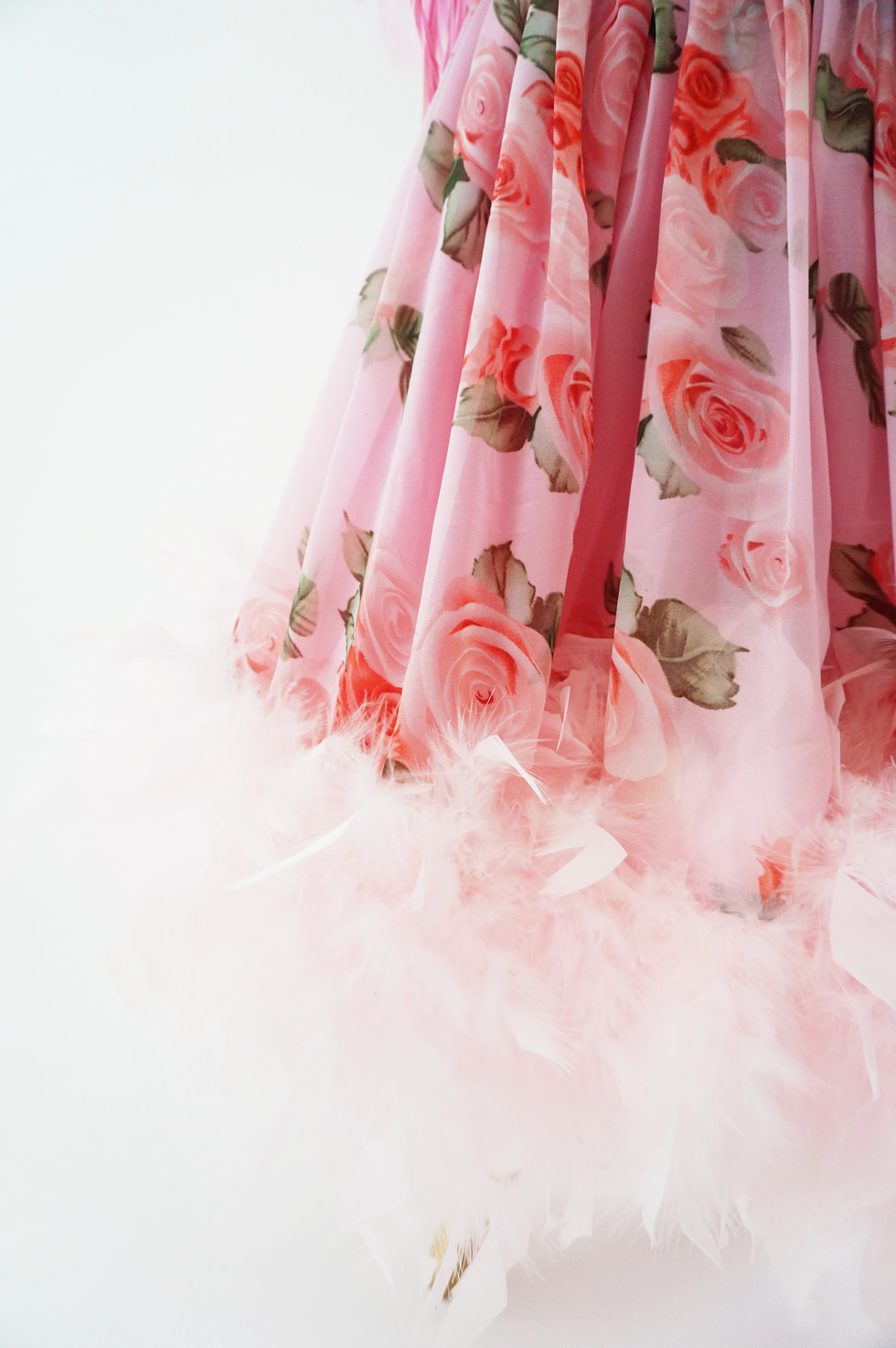 フリルが楽しいフェザードレス「Frilly Fun Girls Feather Dress」1歳から6歳