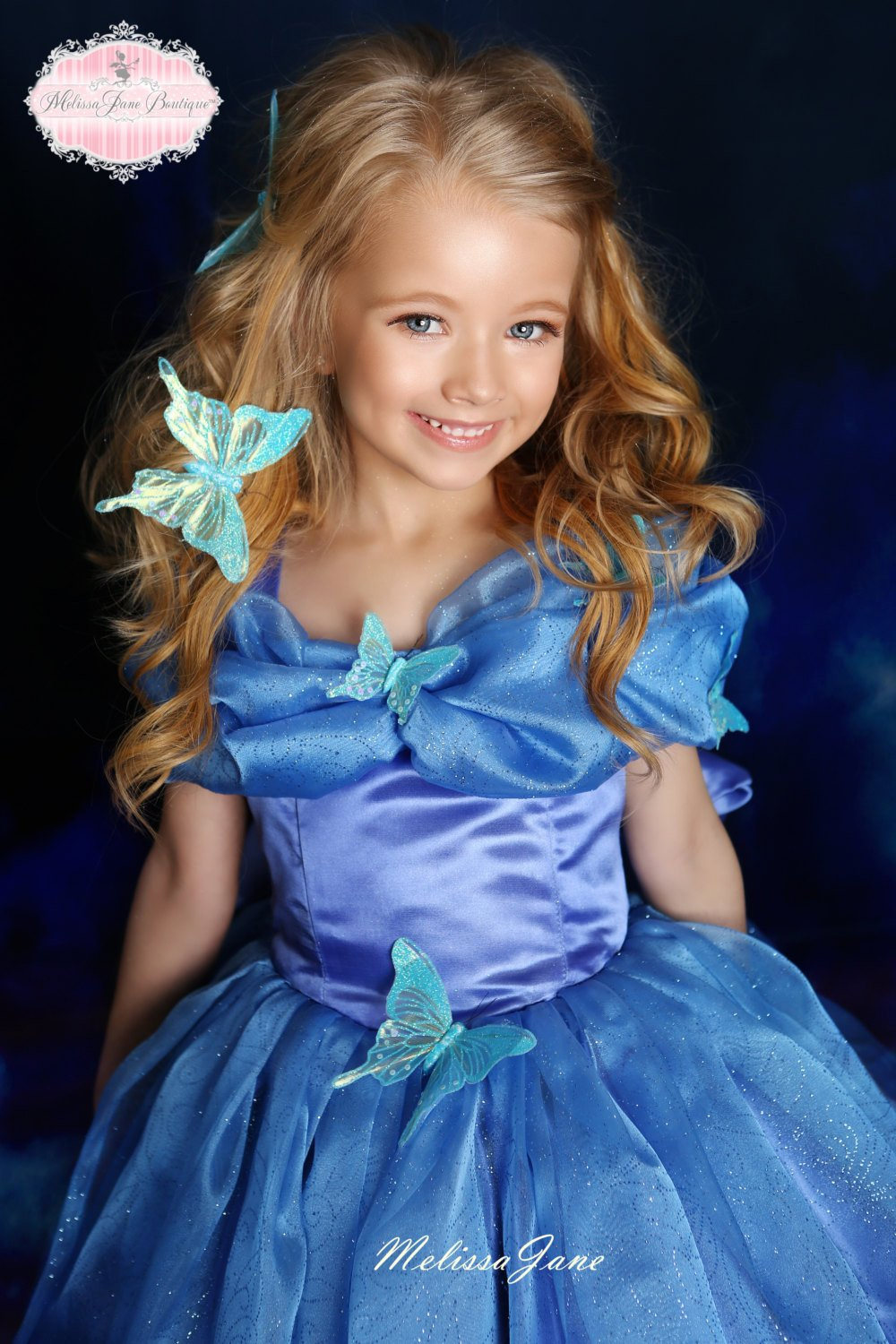 シンデレラ風の青いプリンセスドレス「Inspired Cinderella Blue Movie Princess Dress - with a touch of Feathers」2歳から7歳