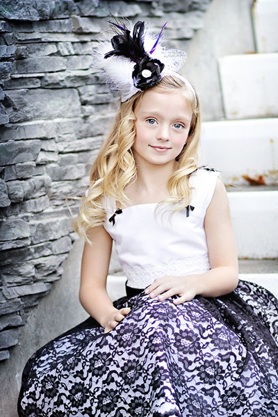 贅沢なベラレースのエプロンドレス「Posh Bella Laced Apron Dress」2歳から12歳