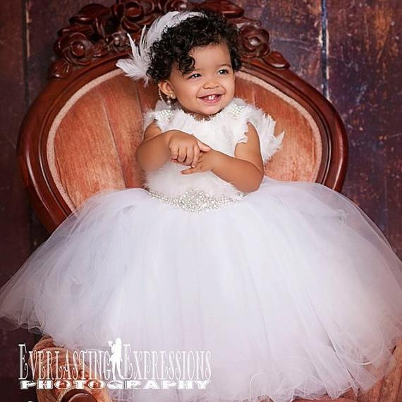 ピュアホワイトスノーのフェザーチュールドレス「Pure White Snow Stunning Feather Tulle Girl Dress」1歳から10歳