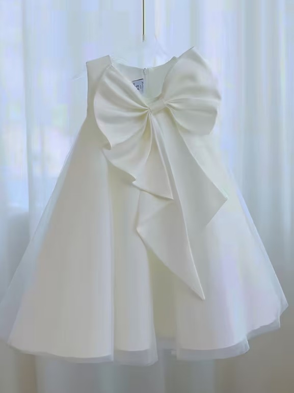 おおきなリボンのサテンパーティードレス