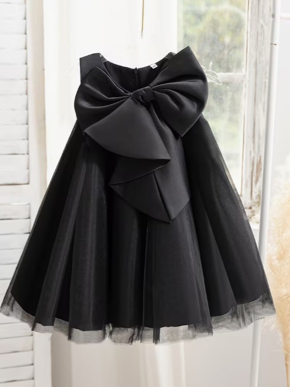 おおきなリボンのサテンパーティードレス