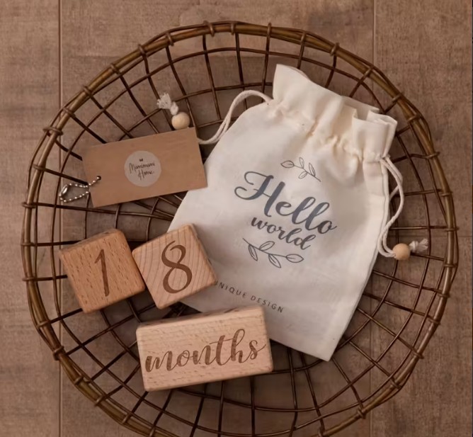 ニューボーンフォト 撮影小物 撮影小道具 撮影用 木製マイルストーンブロック ウッドブロック 月齢カレンダー ０歳児 保管袋付き