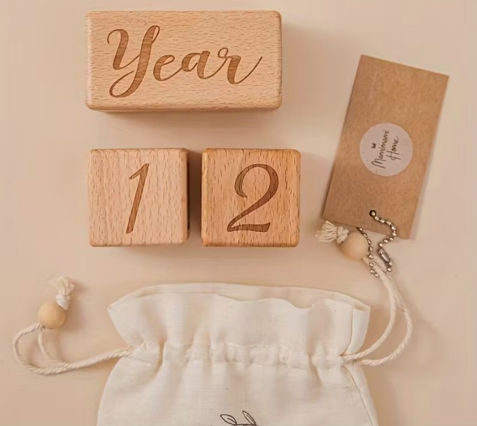 ニューボーンフォト 撮影小物 撮影小道具 撮影用 木製マイルストーンブロック ウッドブロック 月齢カレンダー ０歳児 保管袋付き