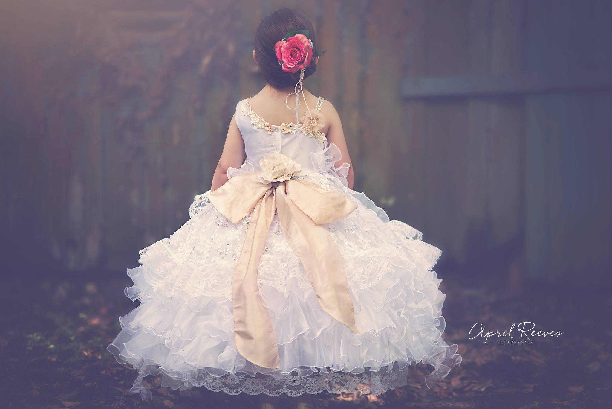 美しく輝くフリルのドレス「Beautiful Glitz Ruffles Flower Girl Dress」1歳から10歳