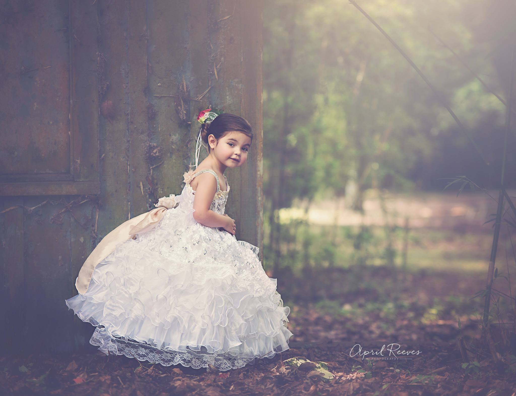 美しく輝くフリルのドレス「Beautiful Glitz Ruffles Flower Girl Dress」1歳から10歳