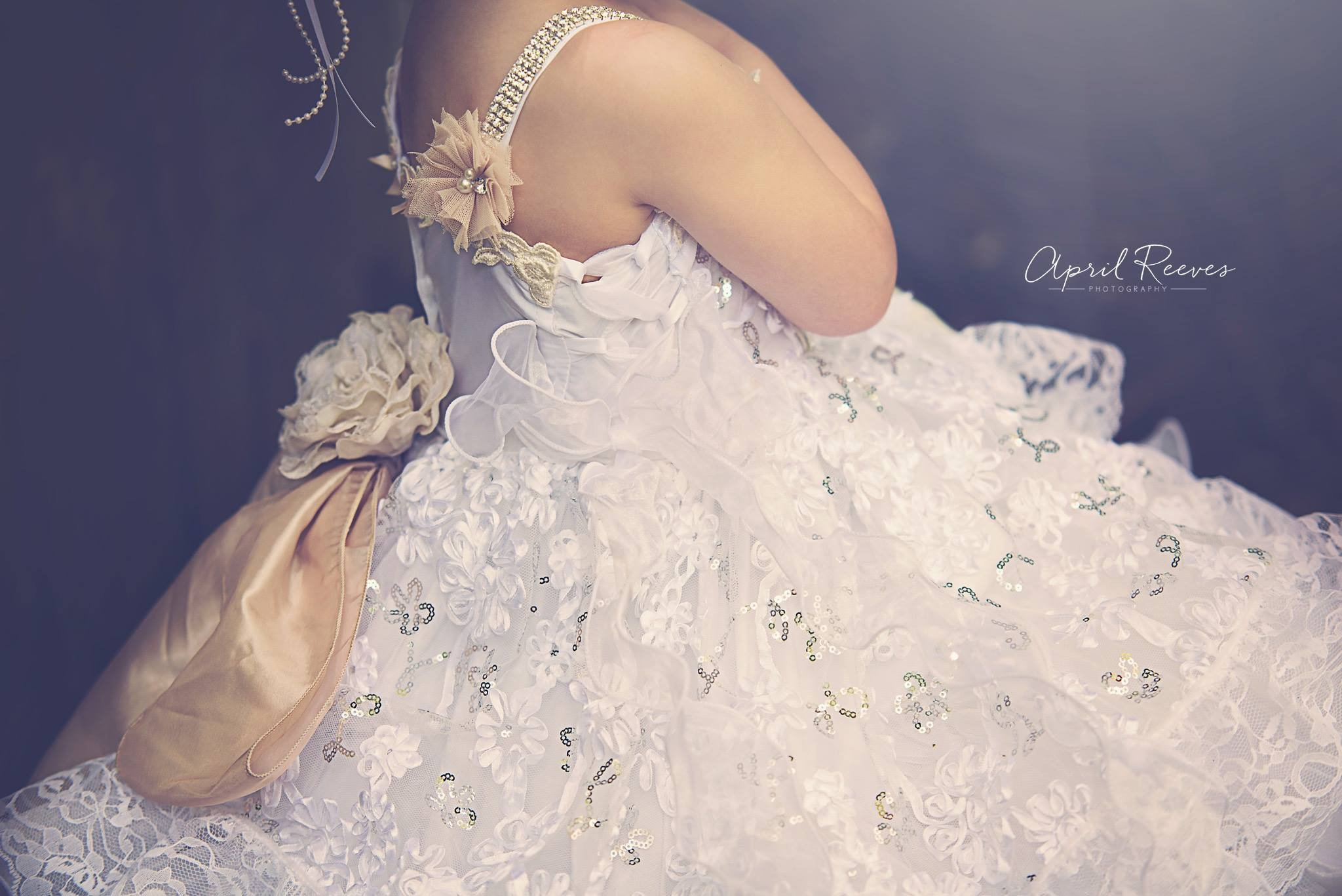 美しく輝くフリルのドレス「Beautiful Glitz Ruffles Flower Girl Dress」1歳から10歳