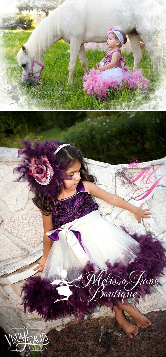 ダスティローズのふわふわフェザーロゼットドレス「Dusty Rose Classic Fluffy Feather Rosette Dress」1歳から6歳