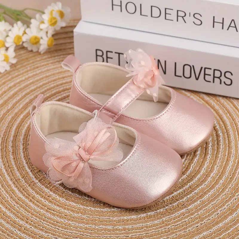 パールカラーのバレエシューズ