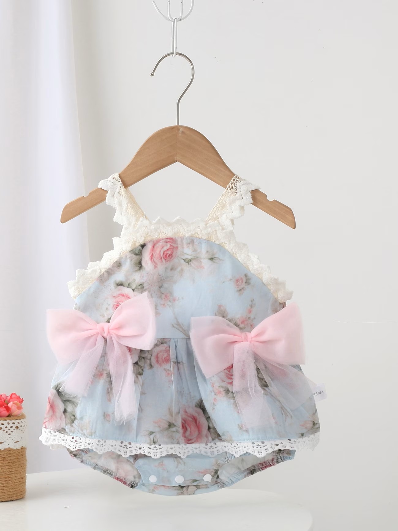 リボン＆レースのローズプリントコットンロンパース