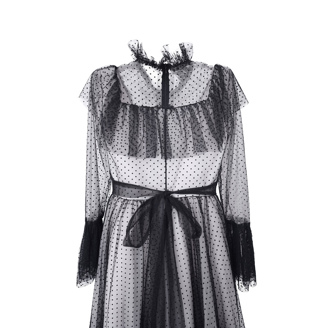 柔らかシアーたっぷりのミニドットブラックドレス