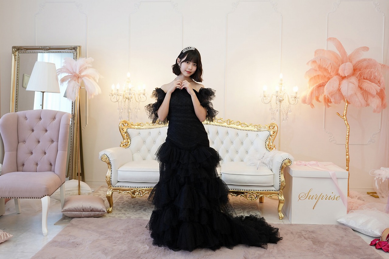 フリルたっぷりブラックロングチュールドレス