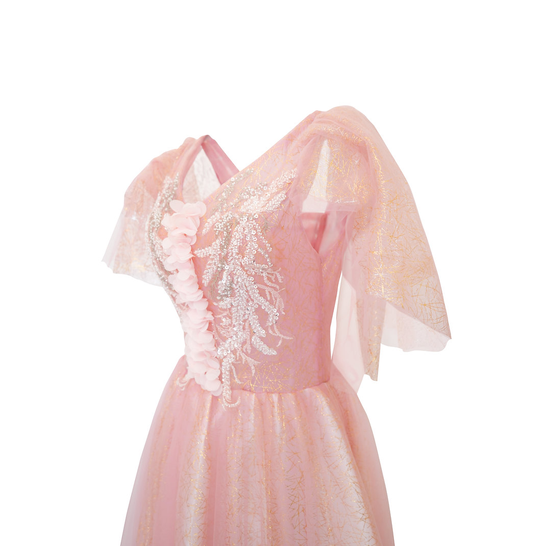 淡いピンクのロングドレス