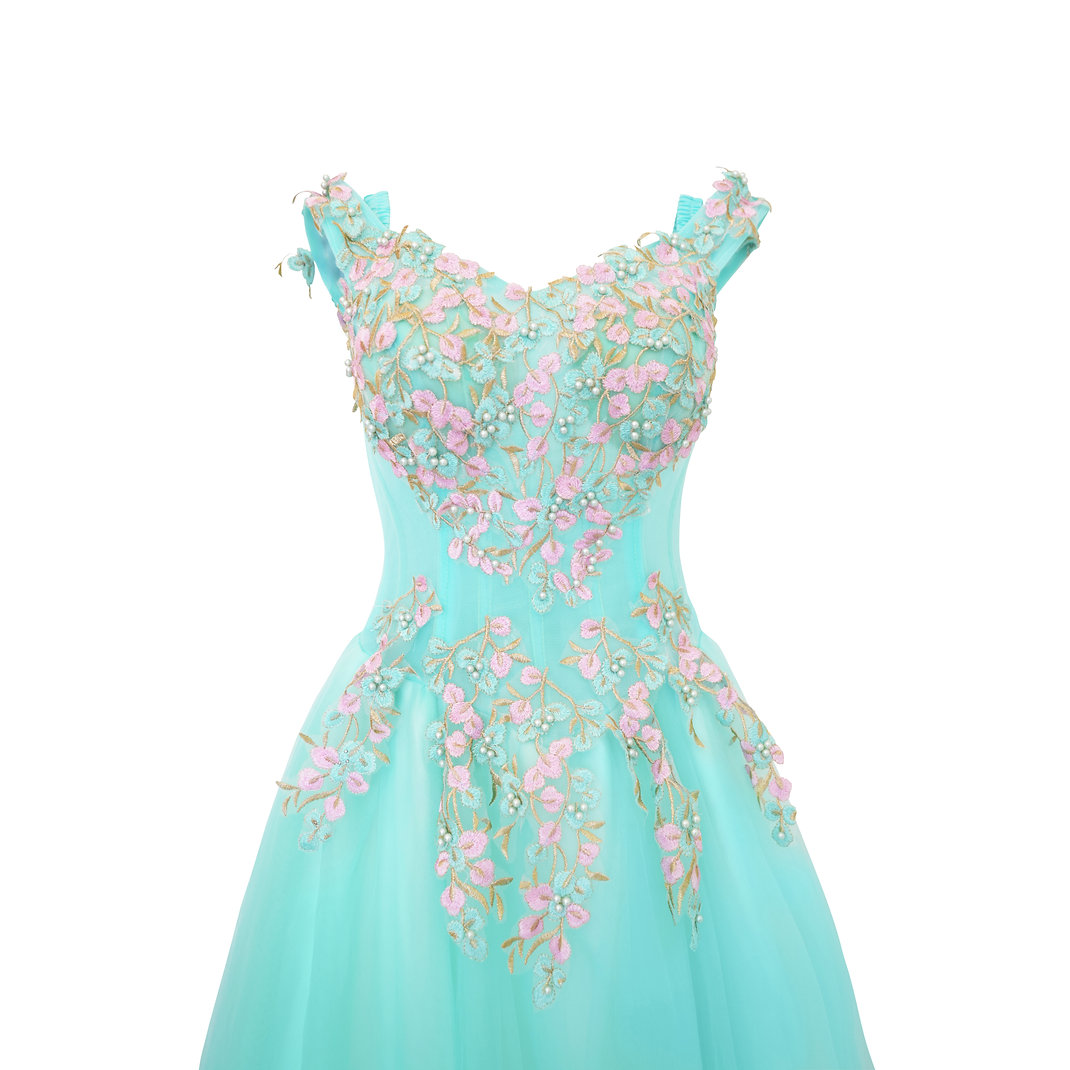 ミントグリーンのフラワーチュールドレス